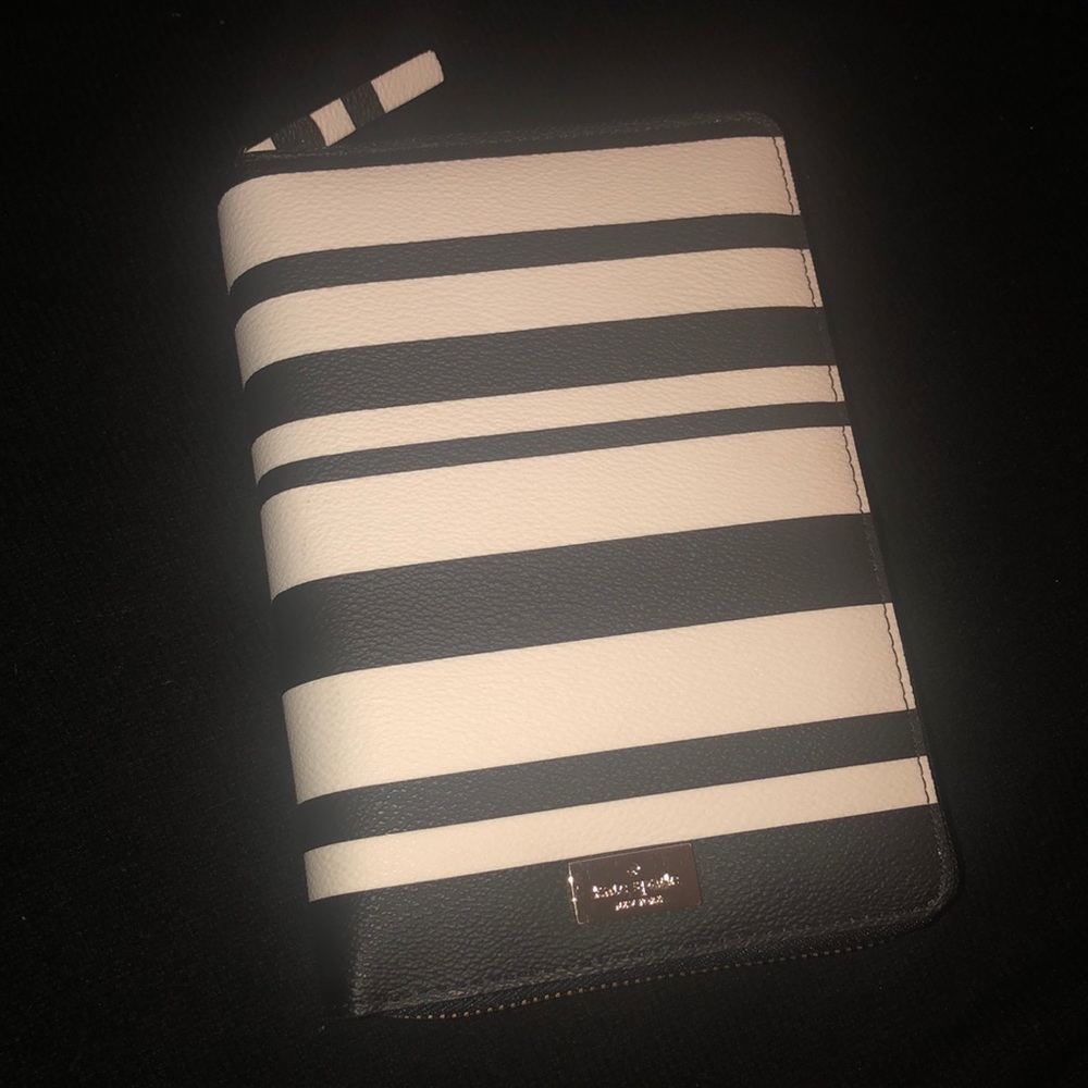 Kate Spade zip around personal organizer